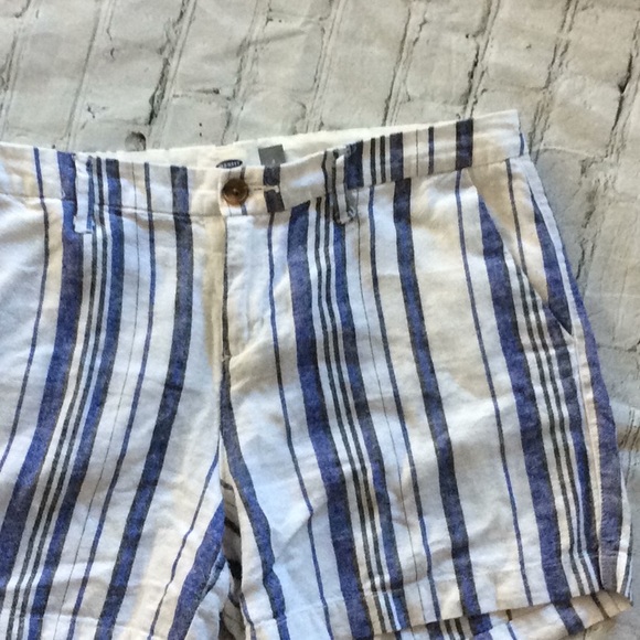 3/$15 Old Navy shorts striped women’s size 6 30” - Picture 2 of 5